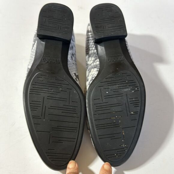 MUNRO Women's Harrison III Leather Reptile Print Loafers Gray/Black Size 10.5 - Picture 9 of 13